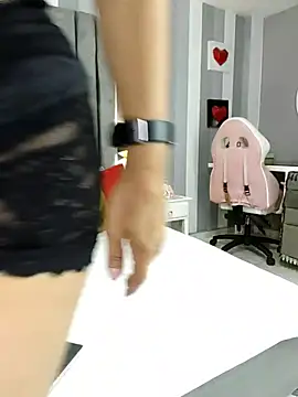 Julianewell online show from November 15, 12:34 pm