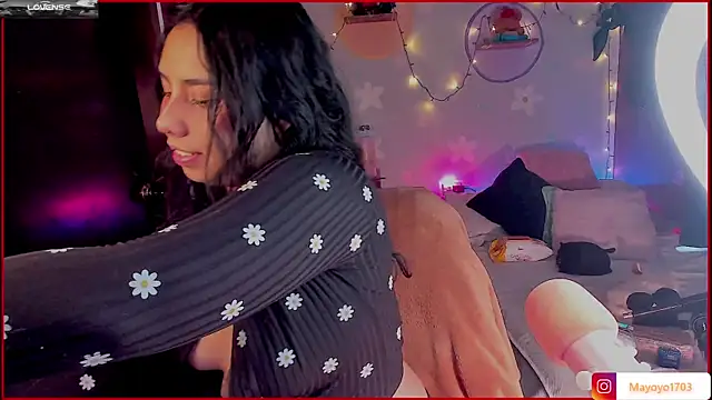 Snapshot of kiki_cavilll chatting on October 27, 2:54 pm kiki cavilll online show from October 27, 2:54 pm