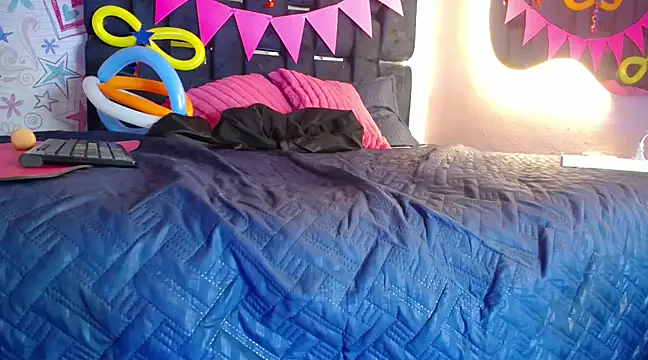 KOURTNEY-- online show from March 1, 4:26 am