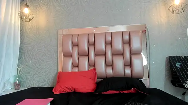 KOURTNEY-- online show from November 7, 2:33 am