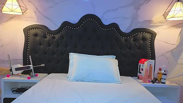 Snapshot of Carohorny4u chatting on May 19, 1:56 am Carohorny4u online show from May 19, 1:56 am