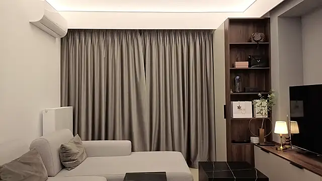 IrisNoire online show from April 24, 8:00 pm