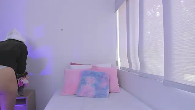 Snapshot of Brisa_blue chatting on December 20, 4:04 pm Brisa blue online show from December 20, 4:04 pm