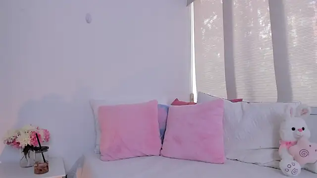 Snapshot of Brisa_blue chatting on February 19, 7:16 pm Brisa blue online show from February 19, 7:16 pm