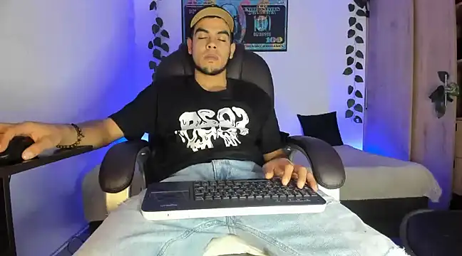 mikee scooth online show from March 8, 9:50 am