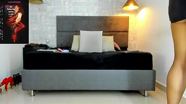 missnatash online show from April 19, 3:22 pm