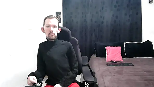 Sophia and Thomas online show from March 2, 9:53 am