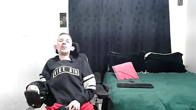 Sophia and Thomas online show from March 5, 9:49 am