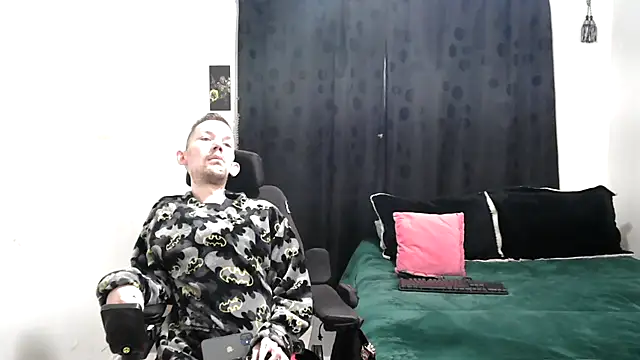 Sophia and Thomas online show from March 9, 9:57 am