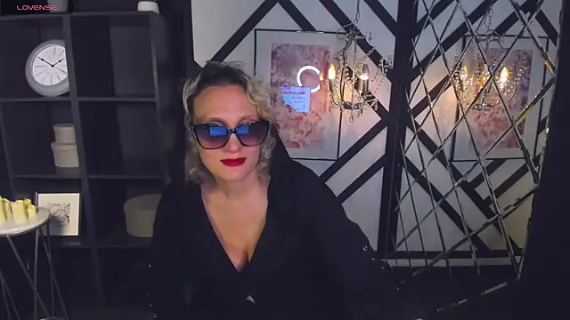 Queen Anna  online show from January 14, 8:04 pm