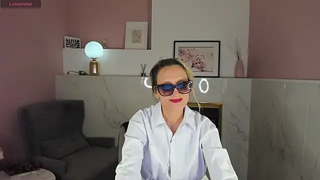 Queen Anna  online show from February 1, 12:18 am