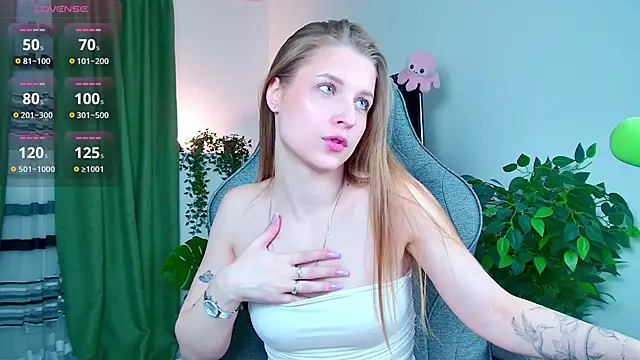 CuteMousee online show from December 20, 9:49 am