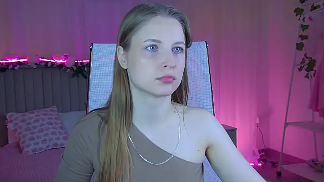 CuteMousee online show from April 21, 7:14 am