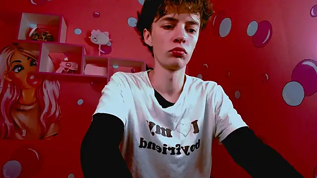 Snapshot of LukeSweet chatting on December 4, 11:08 am LukeSweet online show from December 4, 11:08 am