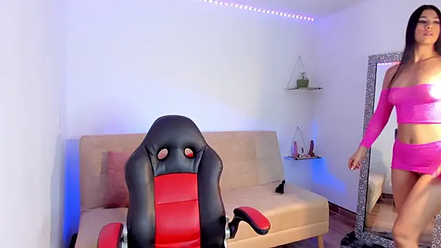 Snapshot of Sweetluna__ chatting on January 19, 4:44 am Sweetluna   online show from January 19, 4:44 am