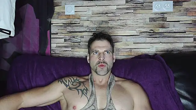 XxBigboybandxX online show from January 18, 4:42 pm