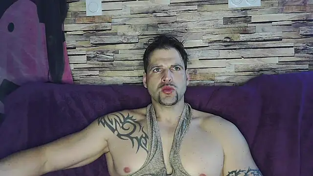 XxBigboybandxX online show from March 1, 10:13 am