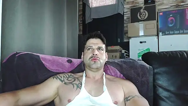 XxBigboybandxX online show from April 4, 5:43 pm