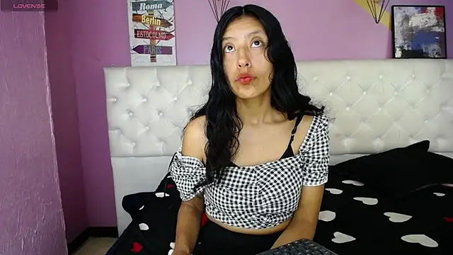 Snapshot of karolinee_66_ chatting on December 7, 5:04 am karolinee 66 online show from December 7, 5:04 am