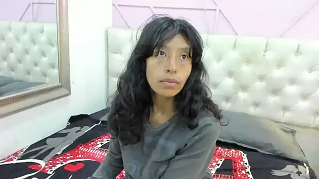 karolinee 66  online show from April 25, 4:04 am