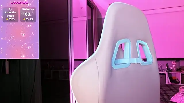 Snapshot of Daisydelicious chatting on February 15, 11:06 am Daisydelicious online show from February 15, 11:06 am