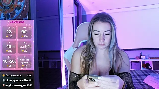 Snapshot of Daisydelicious chatting on March 18, 8:36 am Daisydelicious online show from March 18, 8:36 am