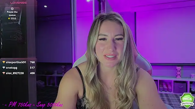 Snapshot of Daisydelicious chatting on November 3, 9:16 pm Daisydelicious online show from November 3, 9:16 pm