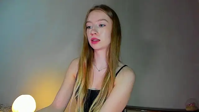 Snapshot of minidivaa_ chatting on April 18, 7:58 pm minidivaa online show from April 18, 7:58 pm