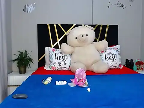 Snapshot of MissBigNipples chatting on September 29, 2:38 am MissBigNipples online show from September 29, 2:38 am