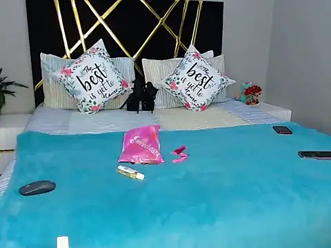 Snapshot of MissBigNipples chatting on October 6, 4:59 pm MissBigNipples online show from October 6, 4:59 pm