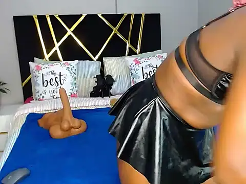 Snapshot of MissBigNipples chatting on October 12, 3:27 am MissBigNipples online show from October 12, 3:27 am