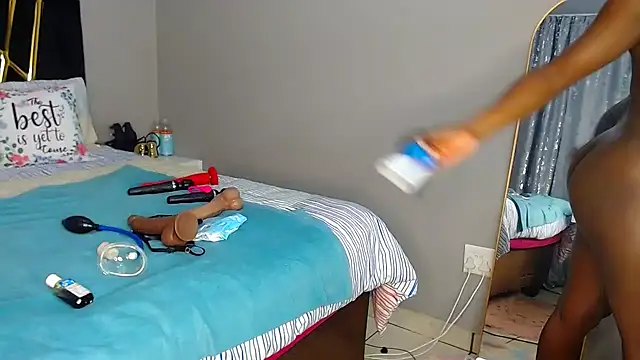 Snapshot of MissBigNipples chatting on December 14, 12:16 am MissBigNipples online show from December 14, 12:16 am