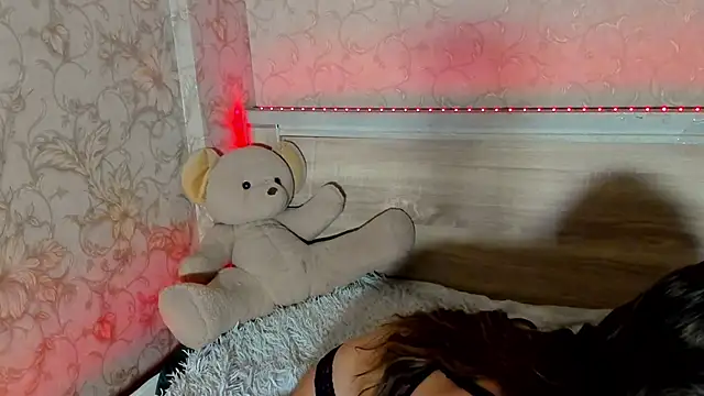 Snapshot of emma77_ chatting on November 15, 9:11 pm emma77 online show from November 15, 9:11 pm