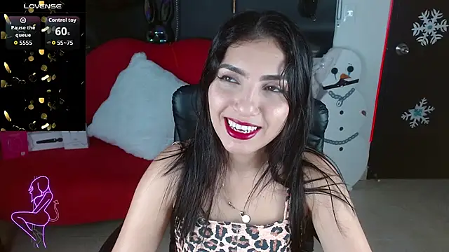 Carolaine69  online show from December 2, 1:28 pm