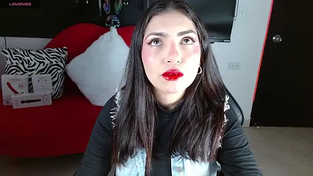 Carolaine69  online show from April 20, 1:25 pm