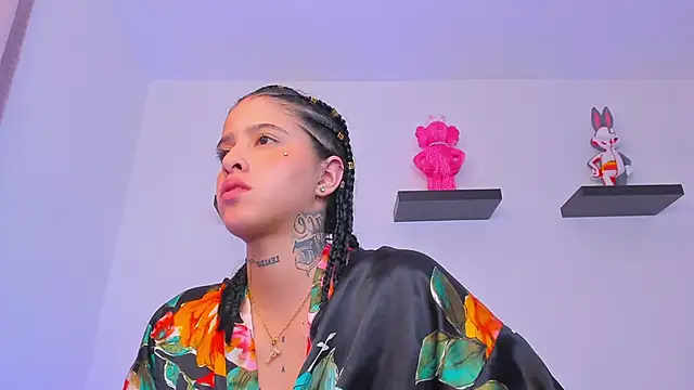 Gangster Girl online show from March 4, 1:23 am