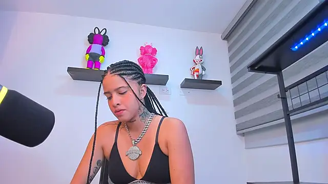 Gangster Girl online show from September 17, 3:30 am