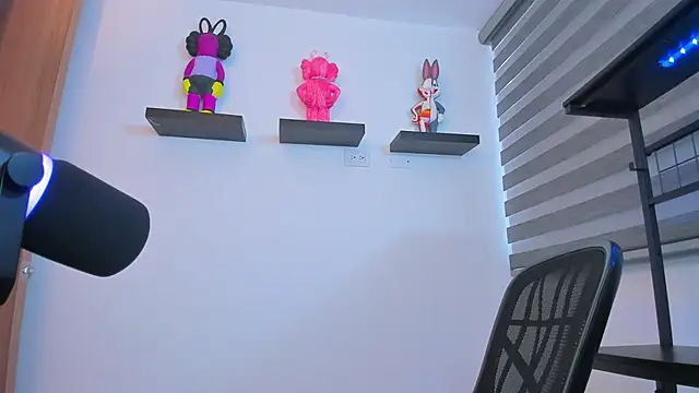 Gangster Girl online show from September 26, 5:17 pm