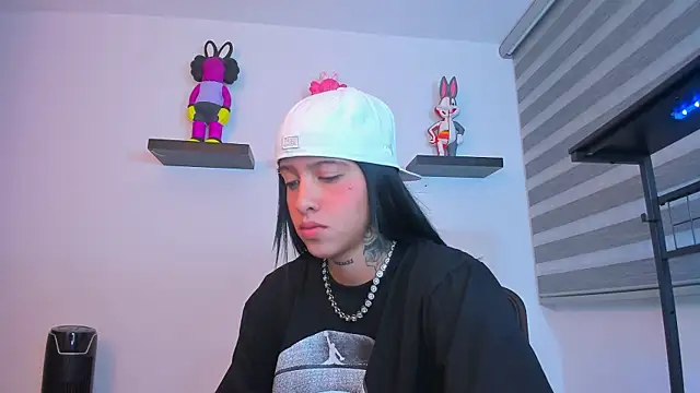 Gangster Girl online show from October 21, 7:20 am