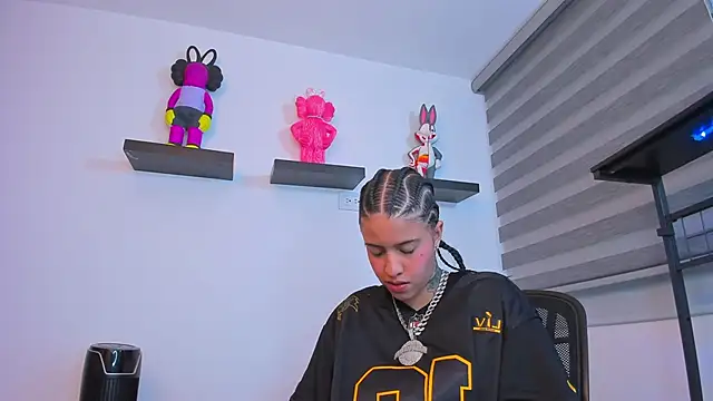 Gangster Girl online show from November 2, 5:48 pm