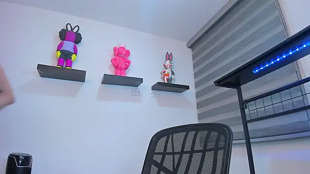 Gangster Girl online show from December 21, 4:52 am