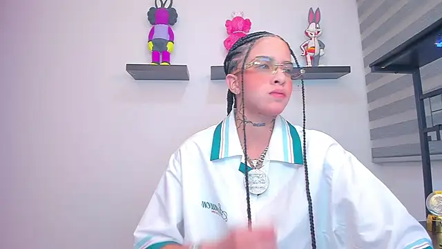 Gangster Girl online show from June 21, 5:43 am