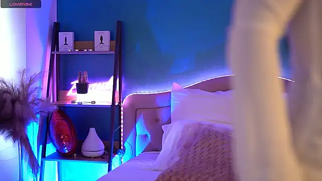 RaisaVawn online show from April 21, 6:20 am