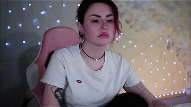 Lana  May online show from December 20, 5:40 pm