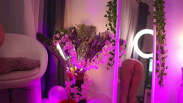 Snapshot of AvaShayy chatting on February 22, 2:39 am AvaShayy online show from February 22, 2:39 am