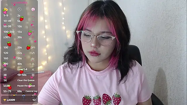 Snapshot of mixie_cute chatting on January 26, 8:45 pm mixie cute online show from January 26, 8:45 pm