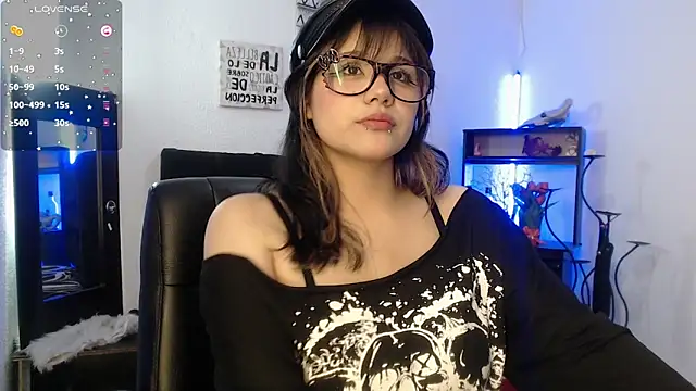 Snapshot of mixie_cute chatting on November 5, 6:30 pm mixie cute online show from November 5, 6:30 pm