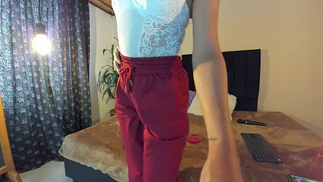 EmiGomez  online show from February 28, 8:07 pm