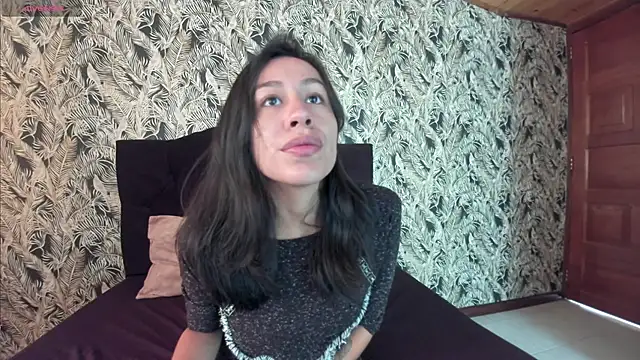 EmiGomez  online show from March 13, 8:11 pm