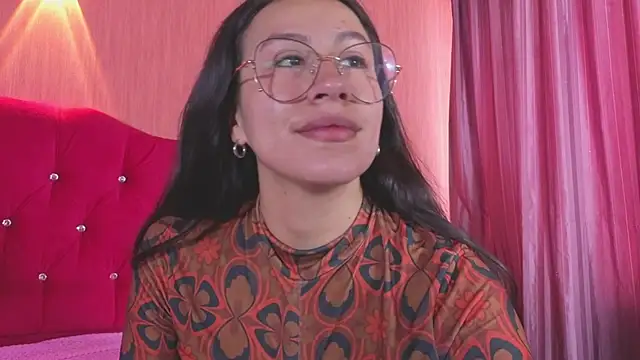 EmiGomez  online show from December 4, 1:53 pm